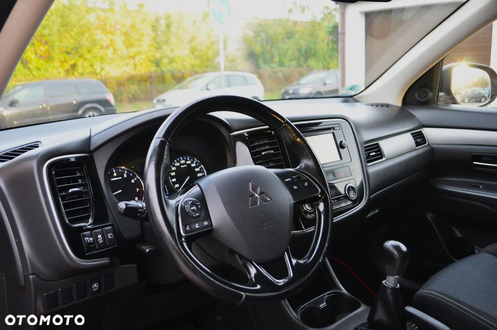 Mitsubishi Outlander 2.0 2WD Diamant Edition - 11