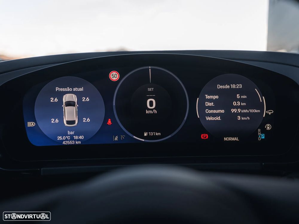 Porsche Macan Electric 4 - 25