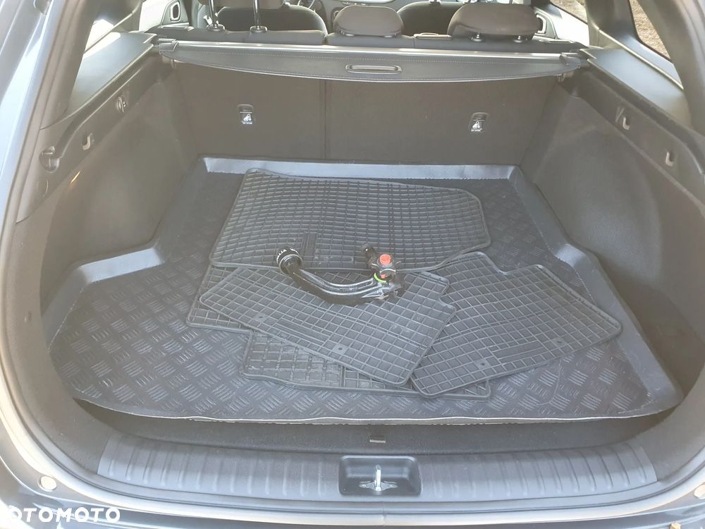 Kia Ceed - 8