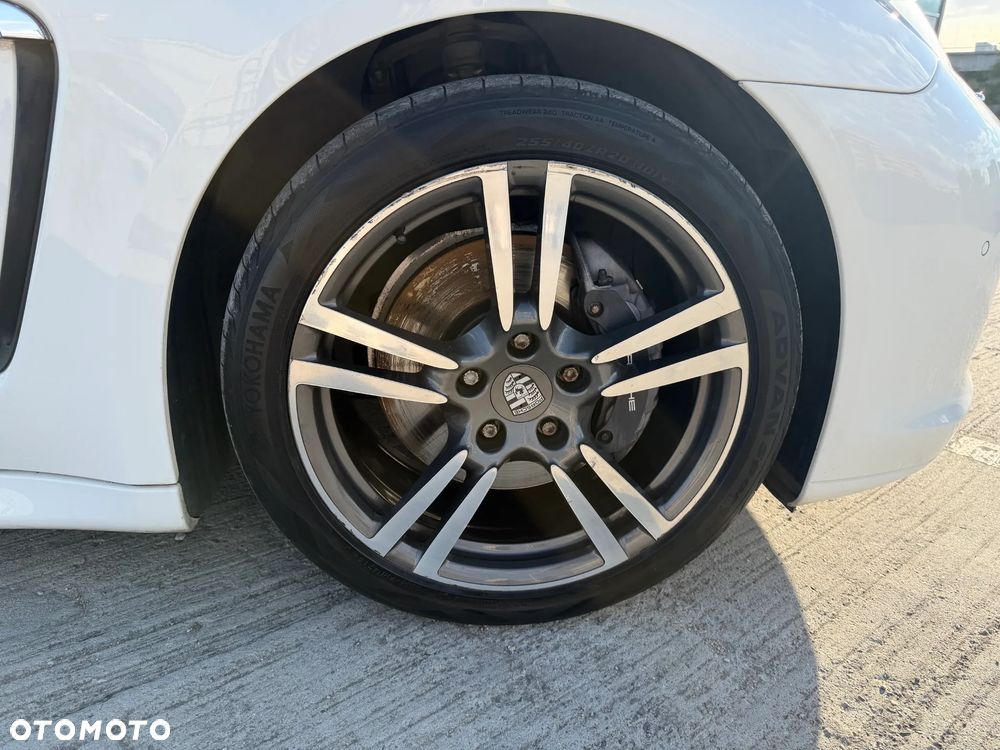 Porsche Panamera 4 PDK Platinum Edition - 13