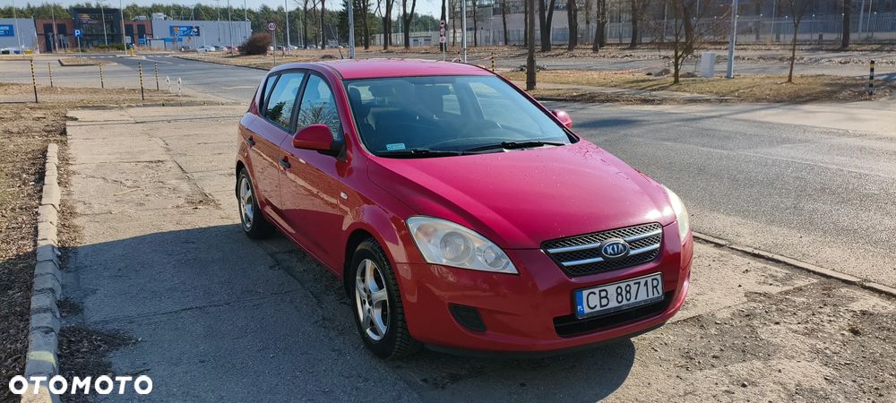 Kia Ceed 1.6 Crdi Comfort - 1