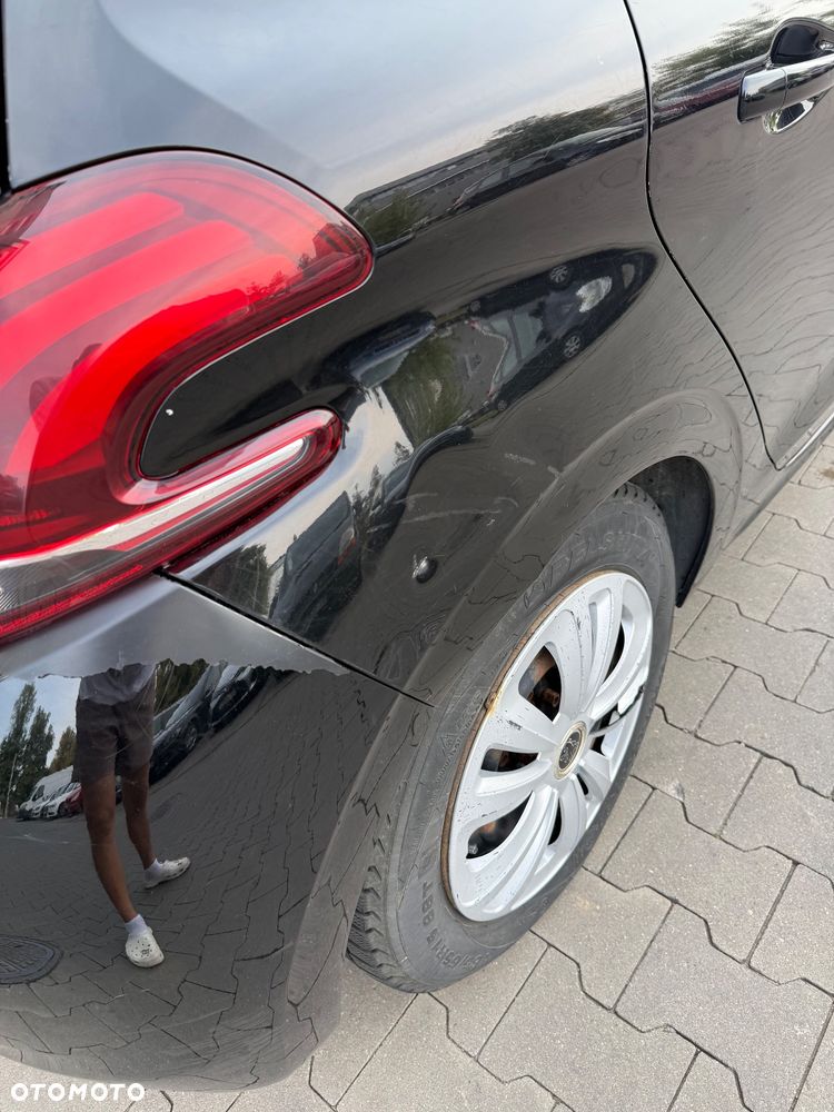 Peugeot 208 - 8
