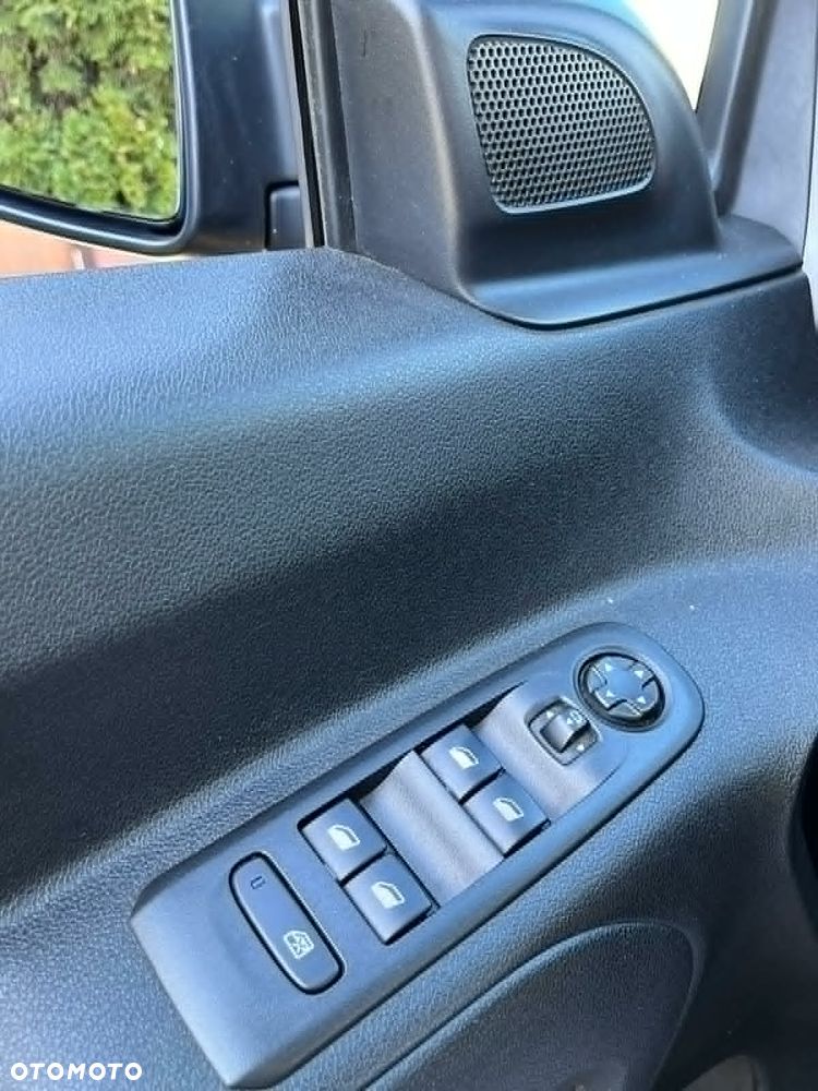 Opel Combo 1.5 CDTI Essentia S&S - 32
