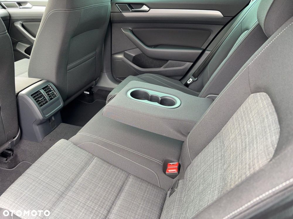 Volkswagen Passat Variant 2.0 TDI EVO Business DSG - 16