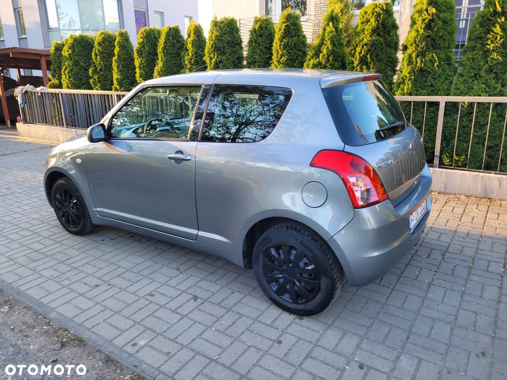 Suzuki Swift 1.3 Club - 4