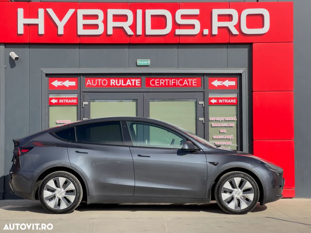 Tesla Model Y - 9