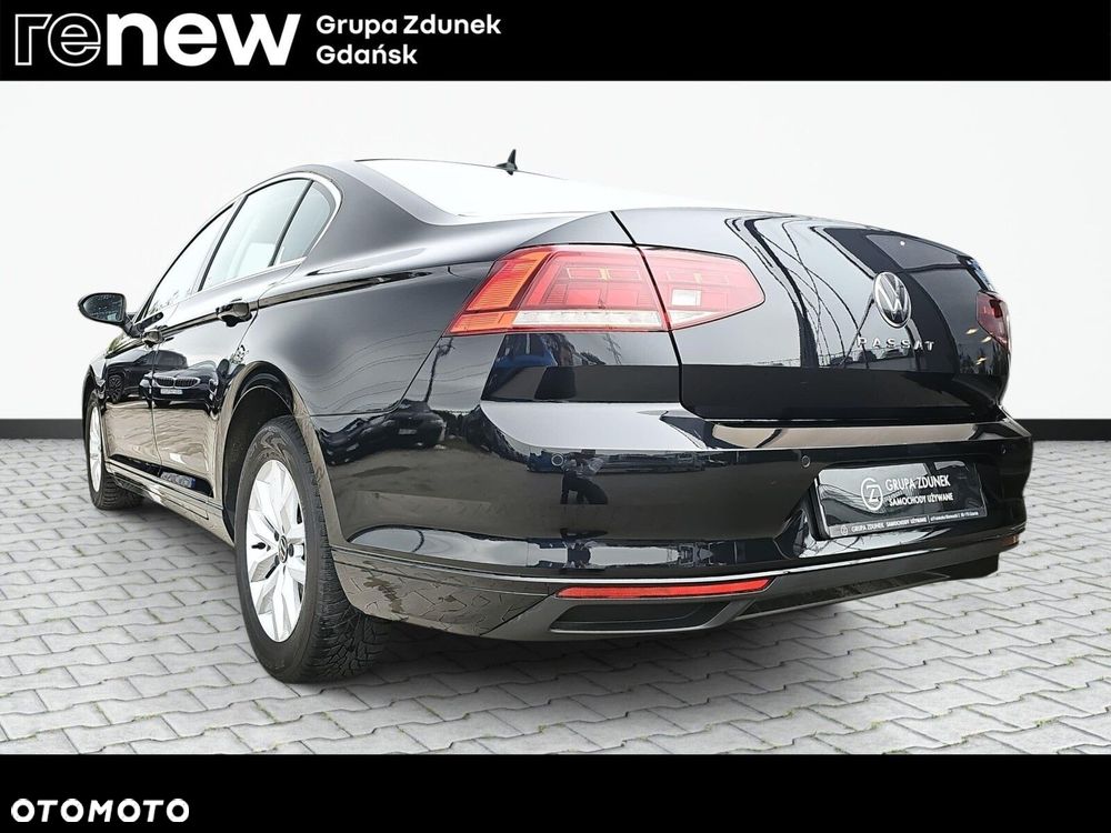 Volkswagen Passat - 11