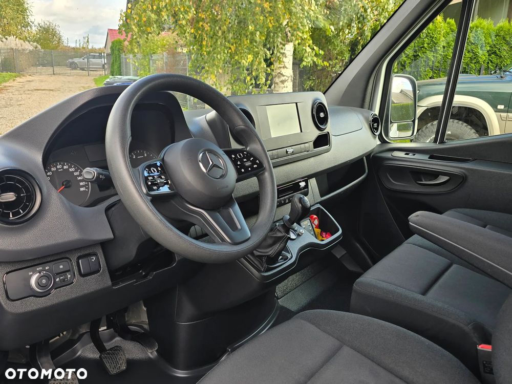 Mercedes-Benz Sprinter - 21
