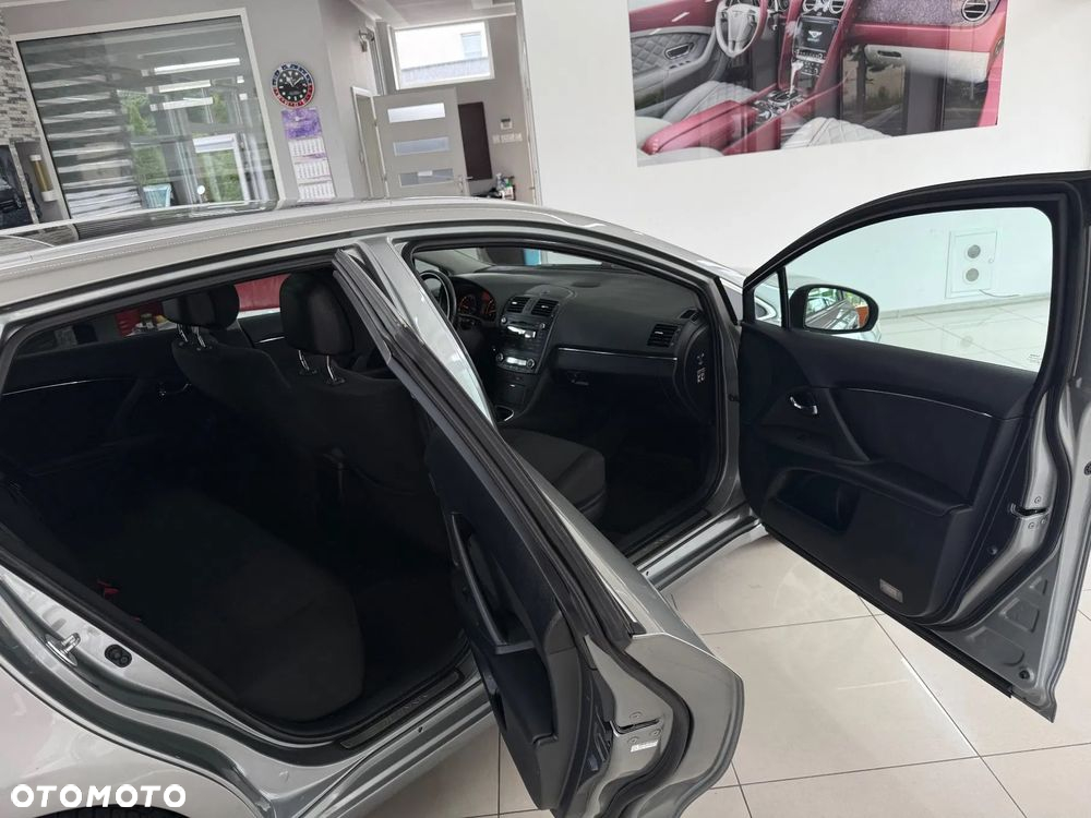Toyota Avensis 2.0 D-4D Luna - 25