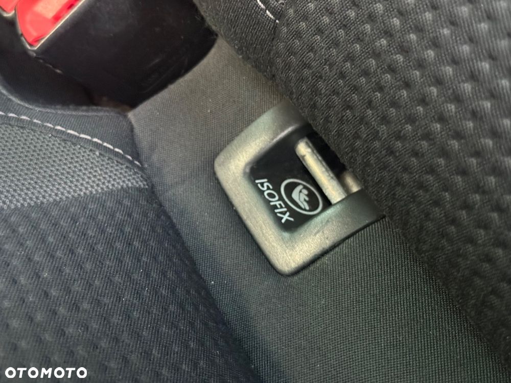 Volkswagen Golf 2.0 TDI DPF BlueMotion Technology Team - 26