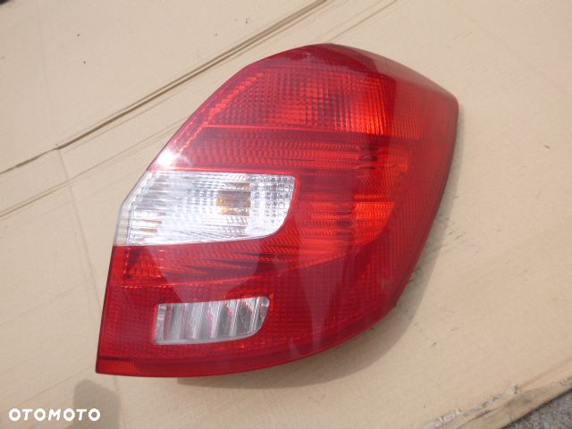 LAMPA PRAWY TYŁ PRAWA TYLNA SKODA FABIA II HB - 15
