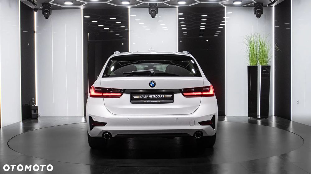 BMW Seria 3 318d Sport Line - 6
