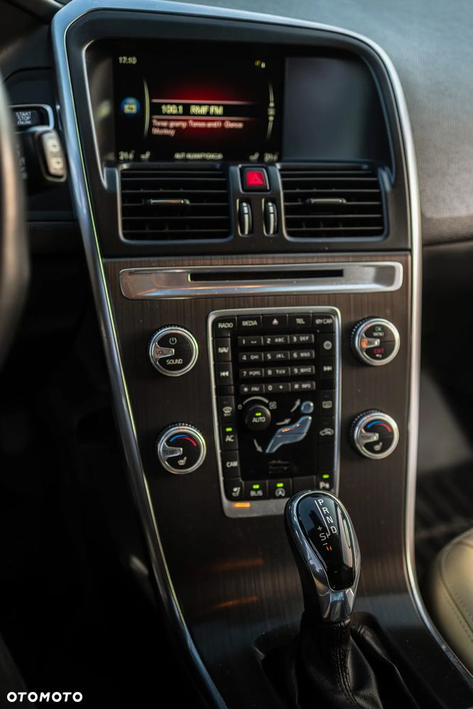 Volvo XC 60 T6 AWD Drive-E Momentum - 20