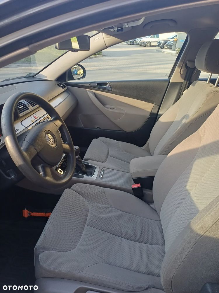 Volkswagen Passat - 11