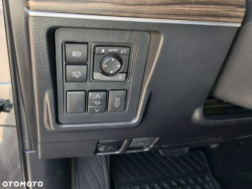 Toyota Land Cruiser - 12