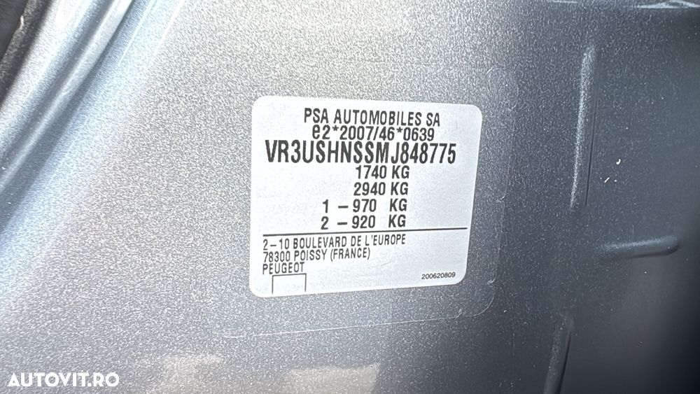 Peugeot 2008 PureTech 130 EAT8 GT - 36