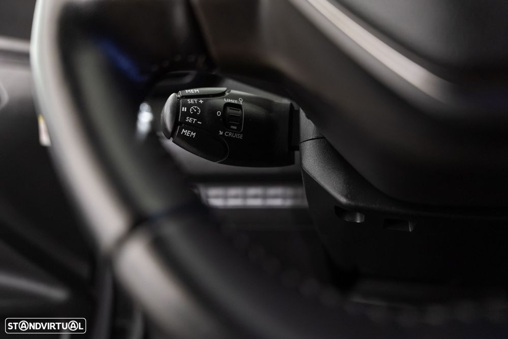 Peugeot 2008 1.2 PureTech Allure EAT8 - 21
