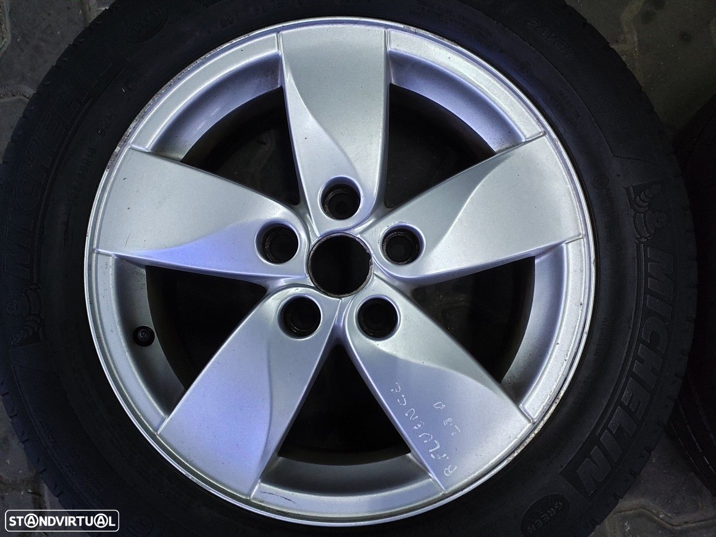 Jantes RENAULT FLUENCE (L3_) R16 Furação 5x114.3 - 4