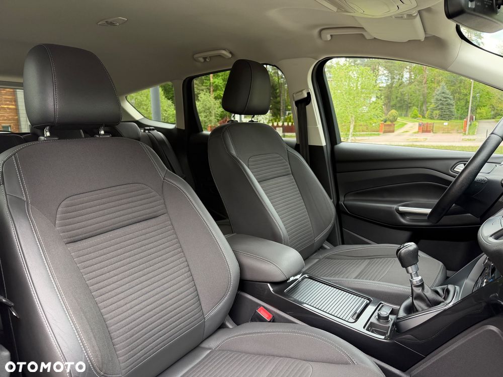 Ford Kuga 2.0 TDCi 2x4 Titanium - 28