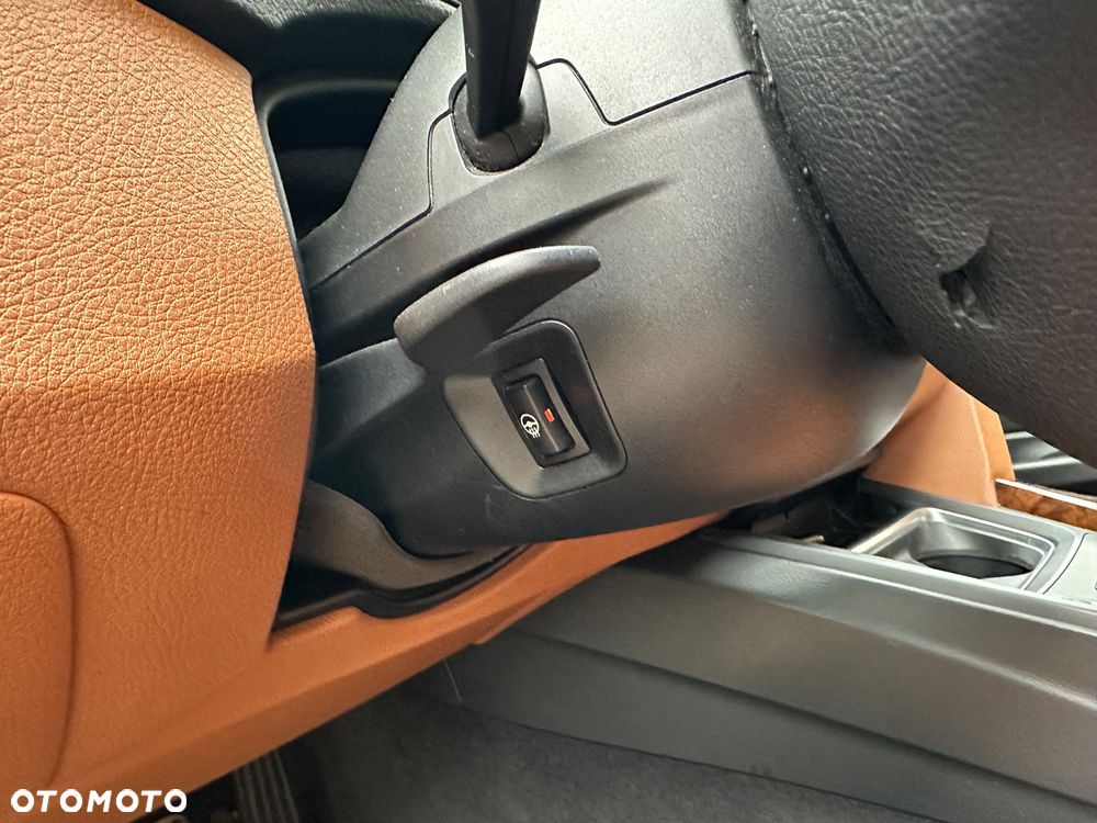 BMW Seria 3 328i xDrive Luxury Line - 7