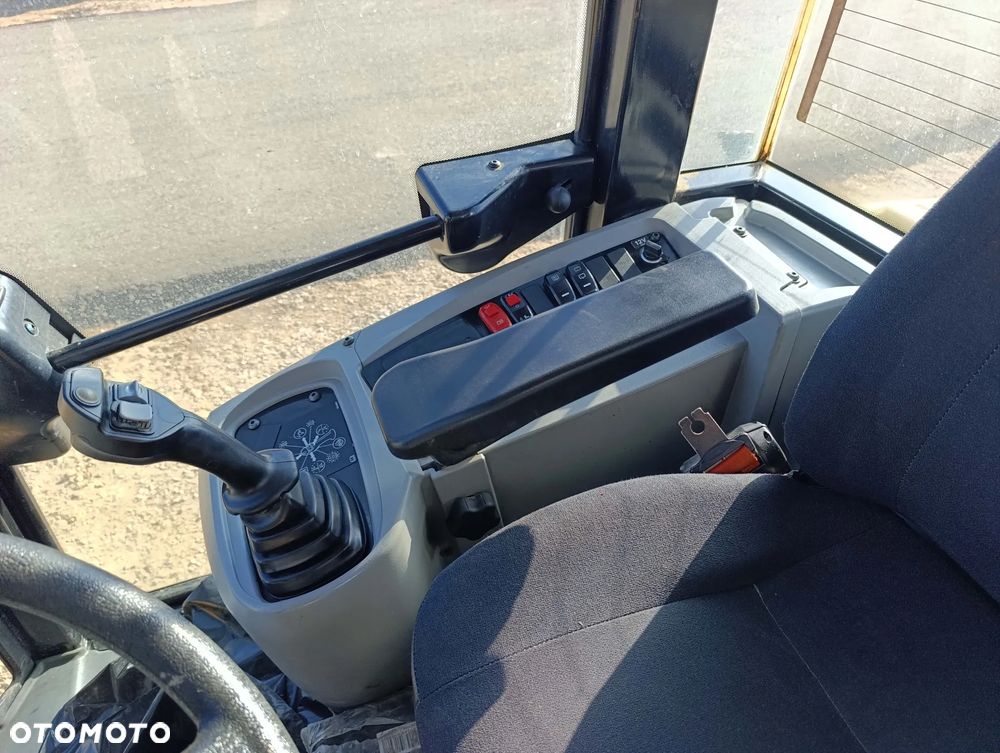 Caterpillar 908M - 6