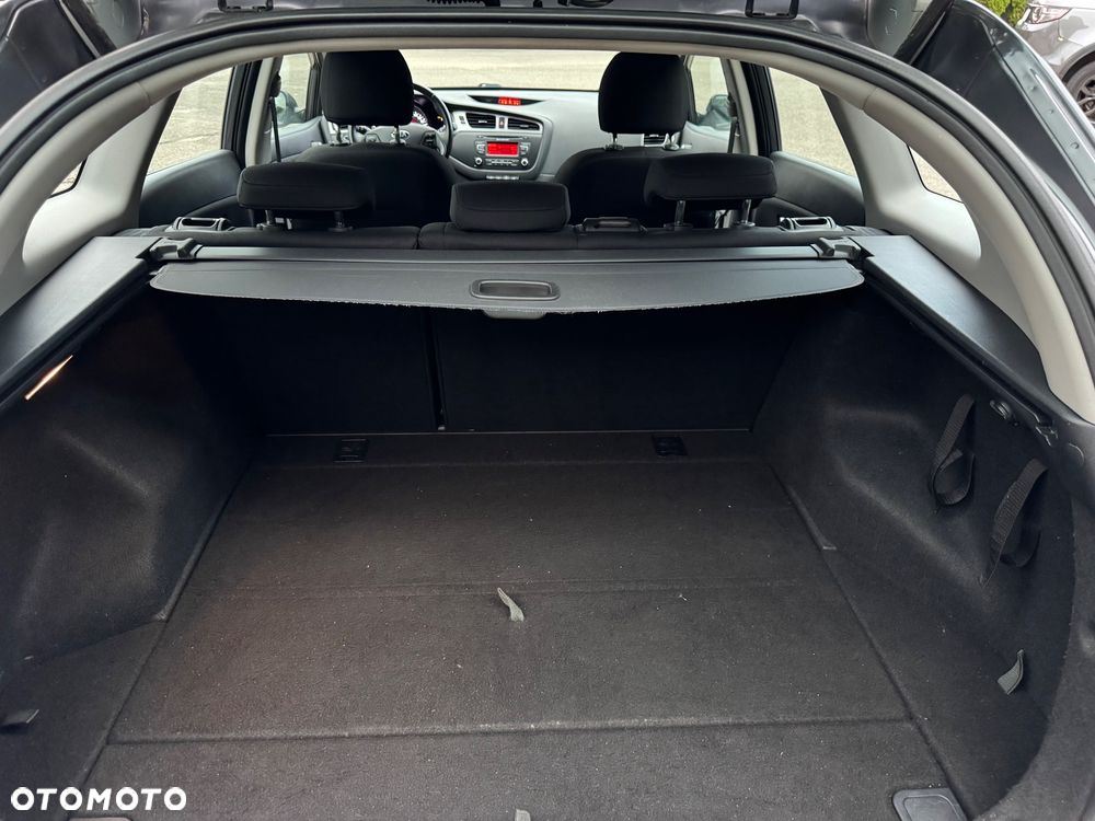 Kia Ceed 1.6 GDI ISG Dream Team Edition - 18