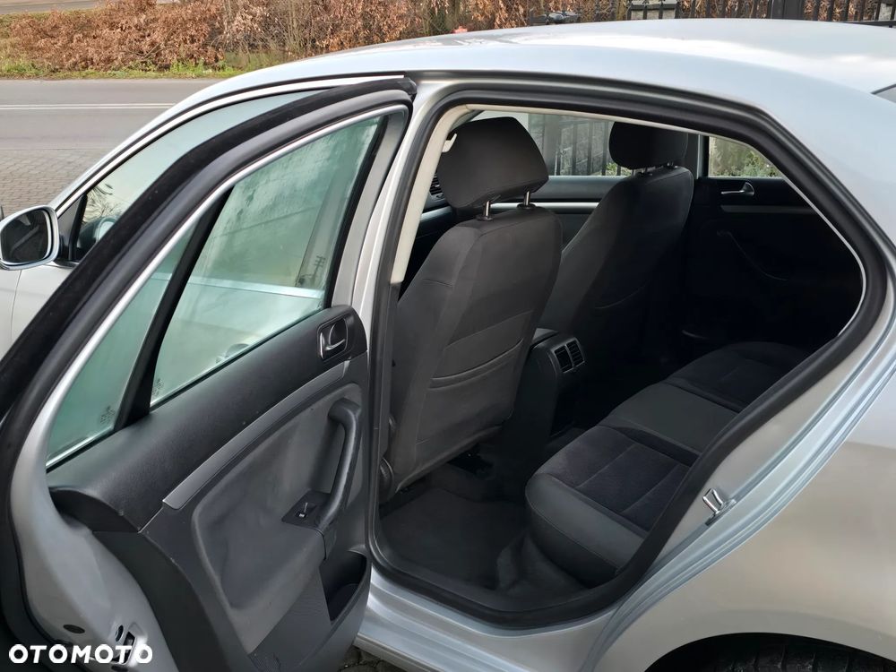 Volkswagen Jetta 1.6 United - 19