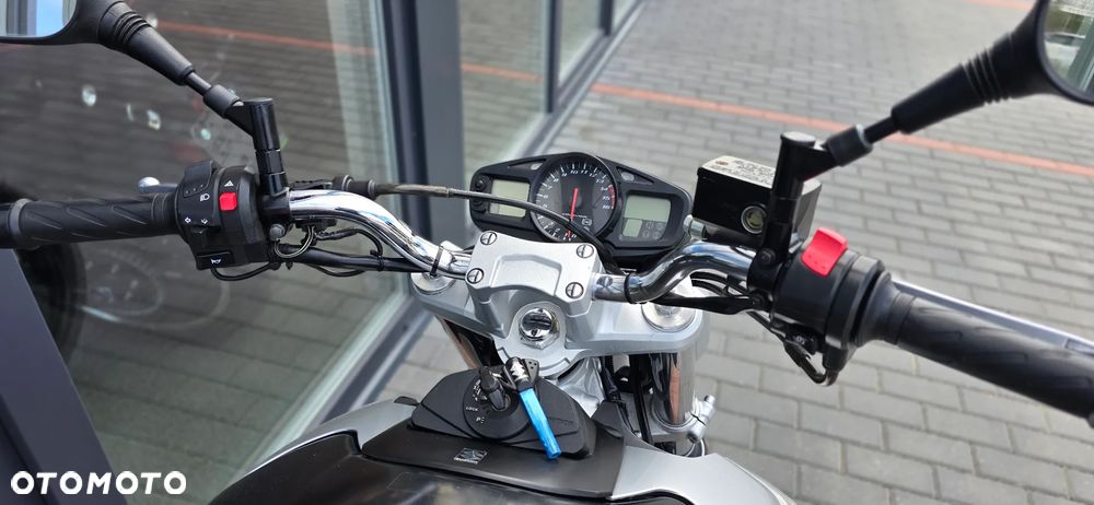 Suzuki GSR - 18
