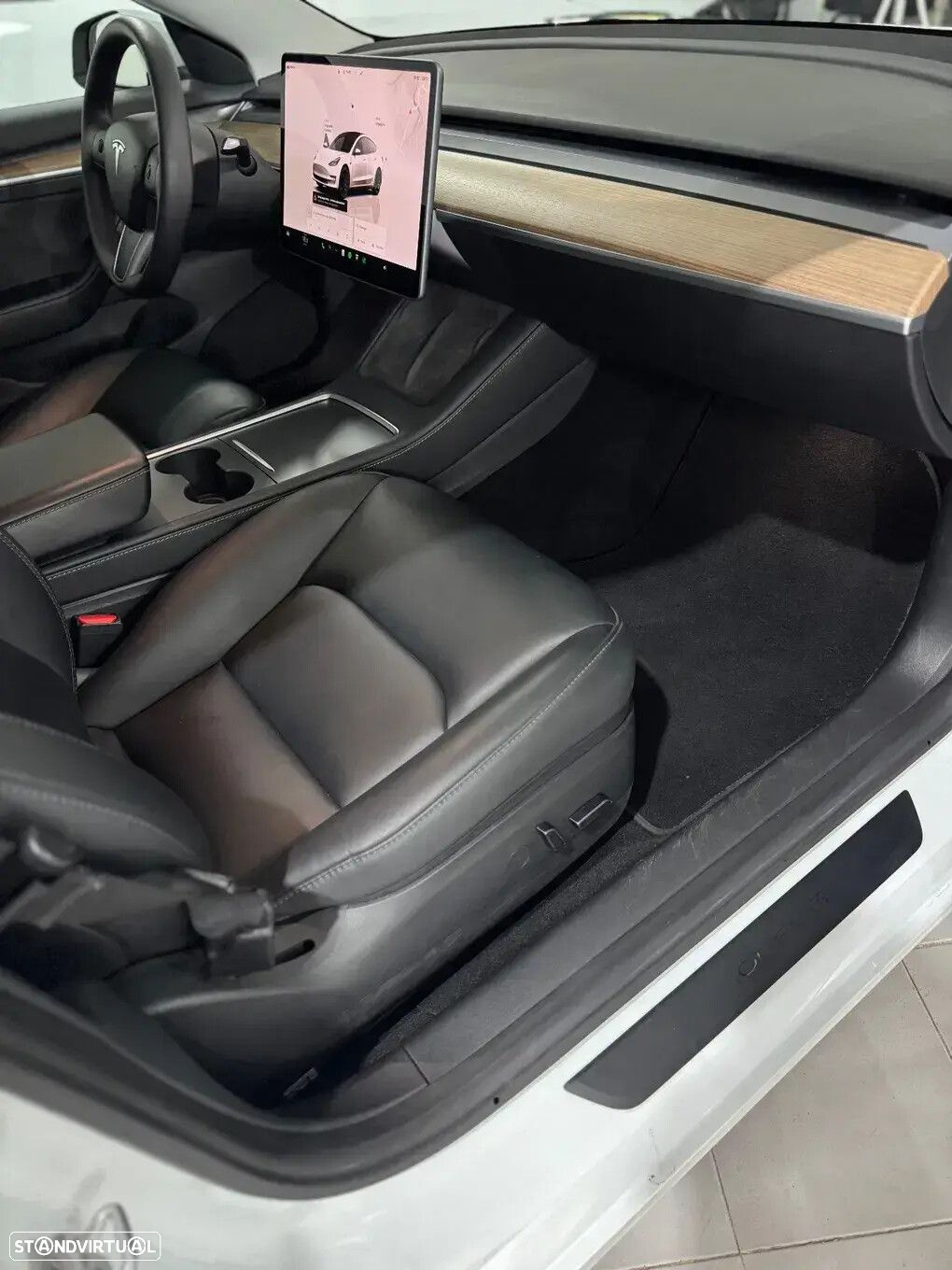 Tesla Model 3 - 8