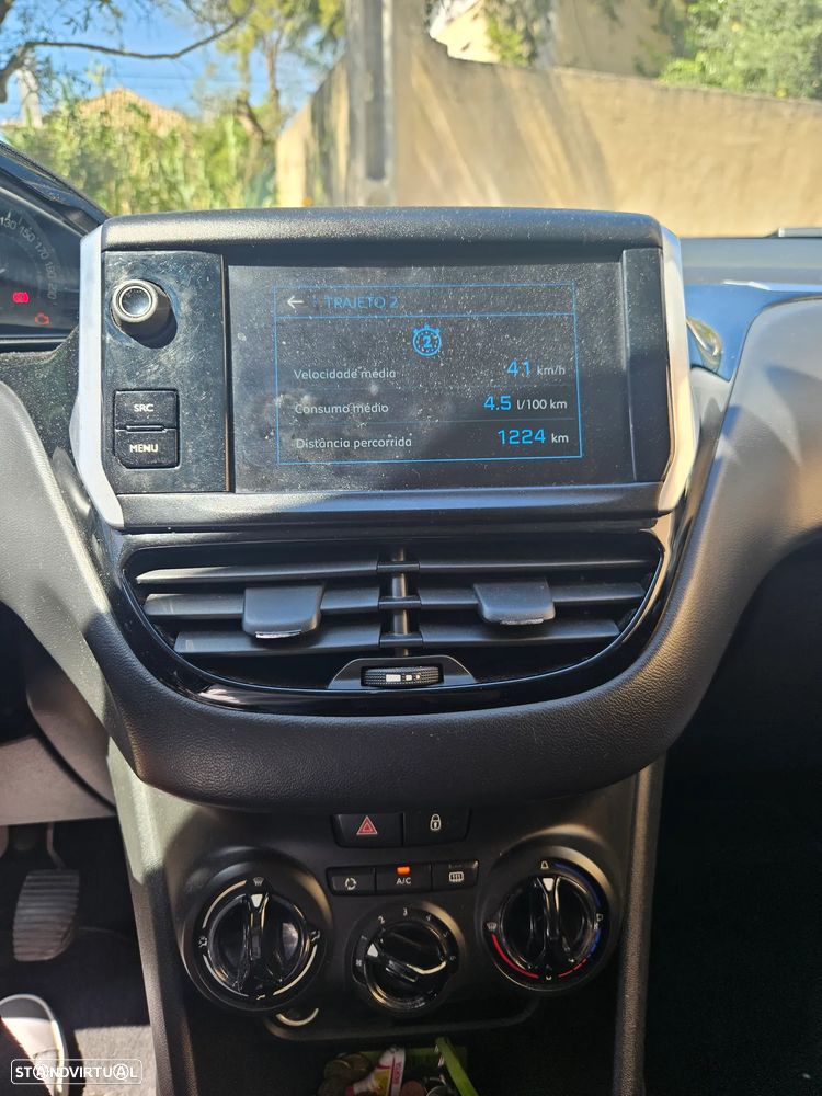 Peugeot 208 BlueHDi 100 Allure - 11