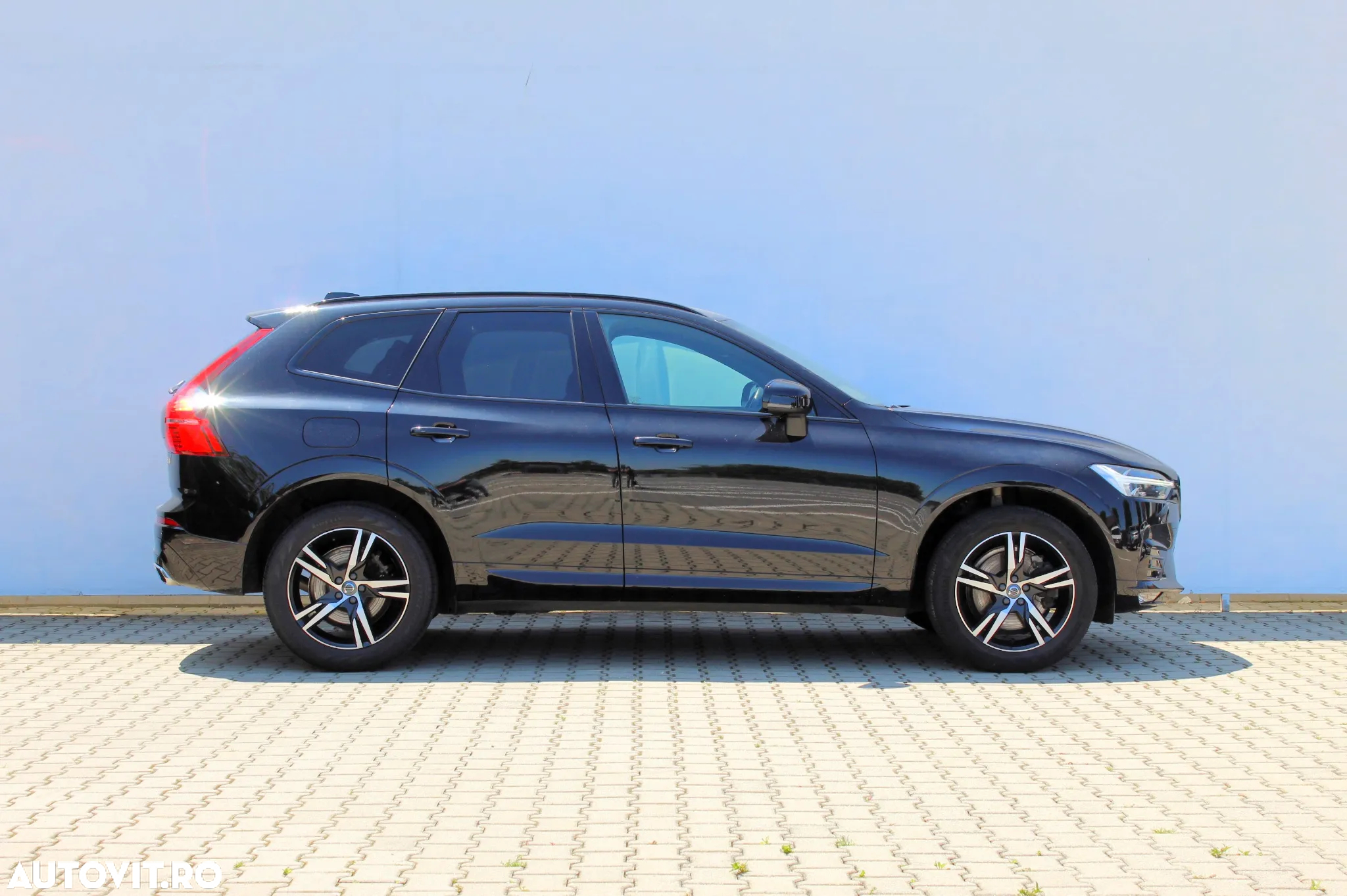 Volvo XC 60 B4 MHEV AWD R-Design - 6