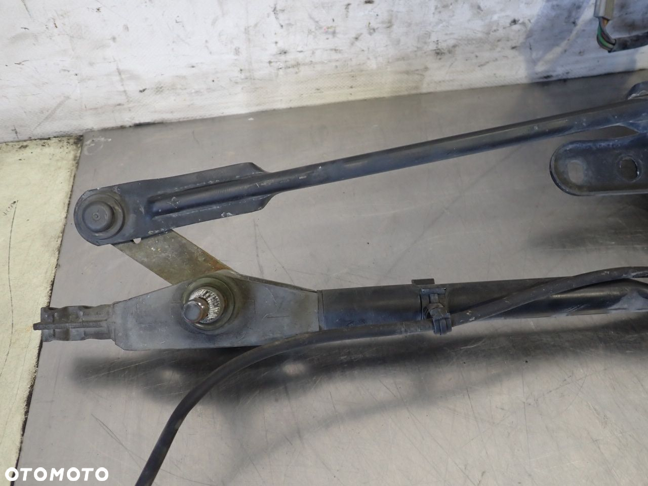 MECHANIZM WYCIERACZEK PRZÓD IVECO STRALIS 403945 - 5