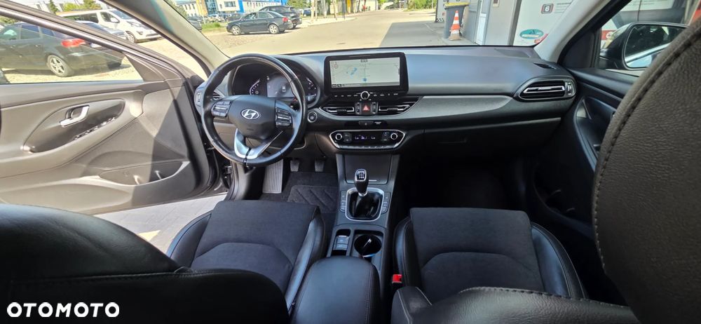 Hyundai i30 1.5 T-GDI 48V-Hybrid EDITION 30 - 34