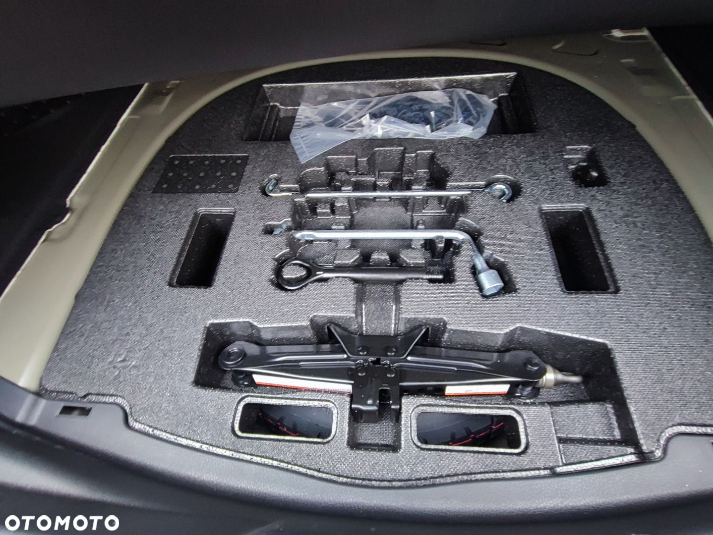Toyota Camry - 24
