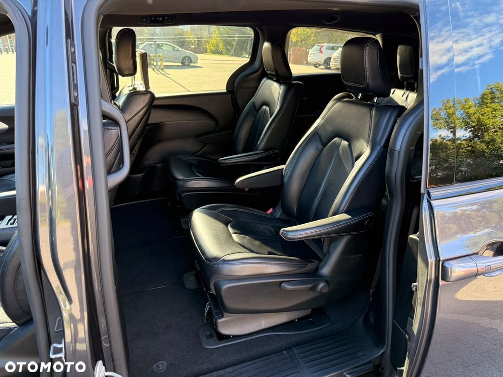 Chrysler Pacifica - 16