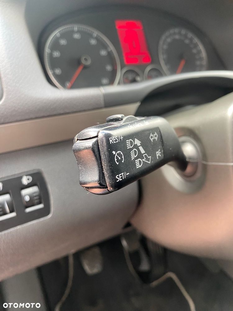 Volkswagen Touran 1.4 TSI United - 17