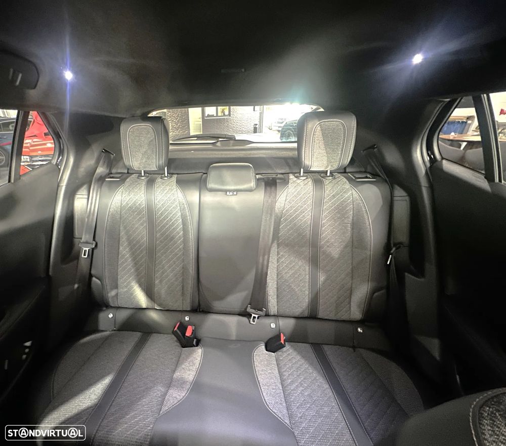 Peugeot e-2008 Allure - 7