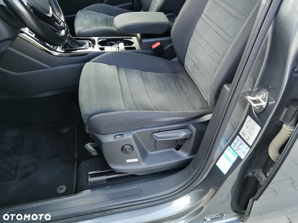 Volkswagen Touran - 16