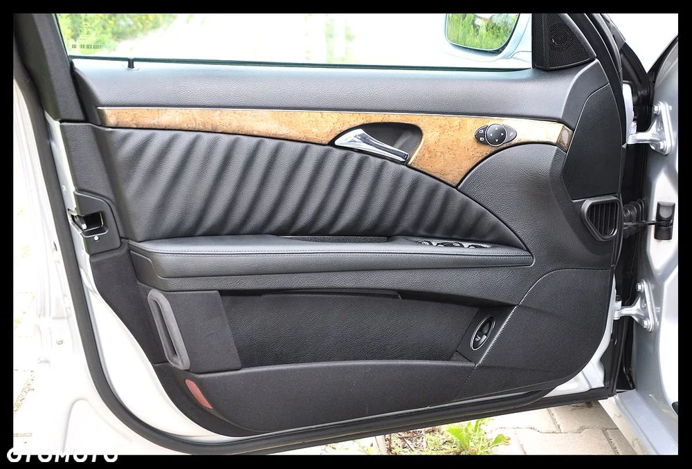 Mercedes-Benz Klasa E 320 CDI 7G-TRONIC Avantgarde - 29