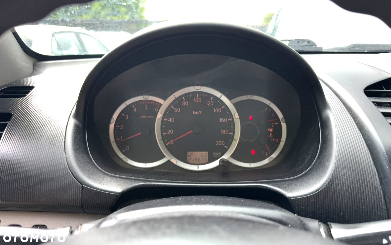Mitsubishi L200 - 15