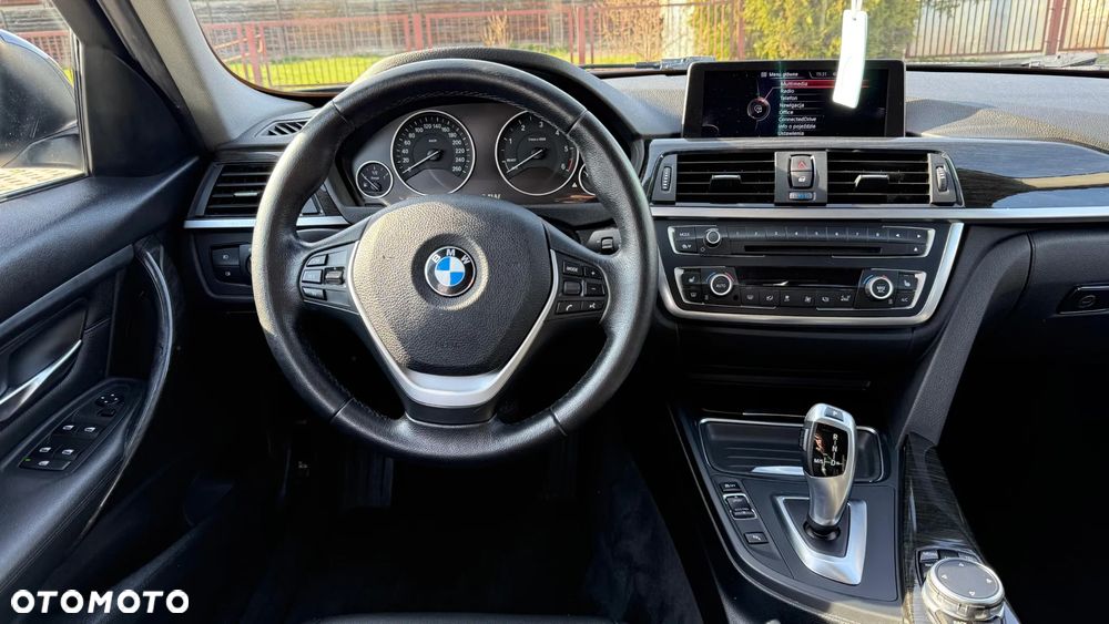BMW Seria 3 320d xDrive Luxury Line - 29