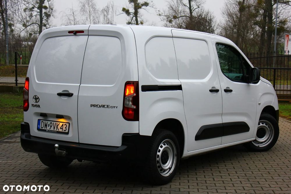 Toyota PROACE CITY BLASZAK 2 OSOBOWY 1.2 D-4T BENZYNA 110KM PEWNE AUTO FV23% - 8