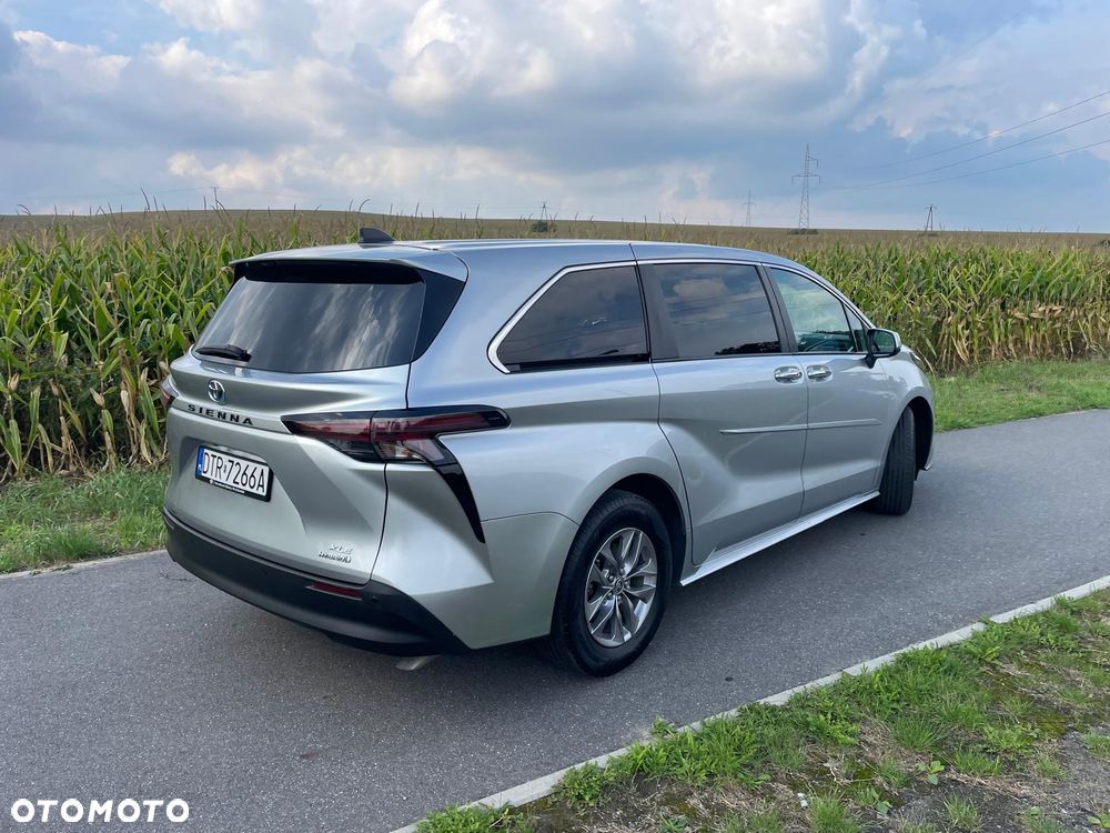 Toyota Sienna - 3
