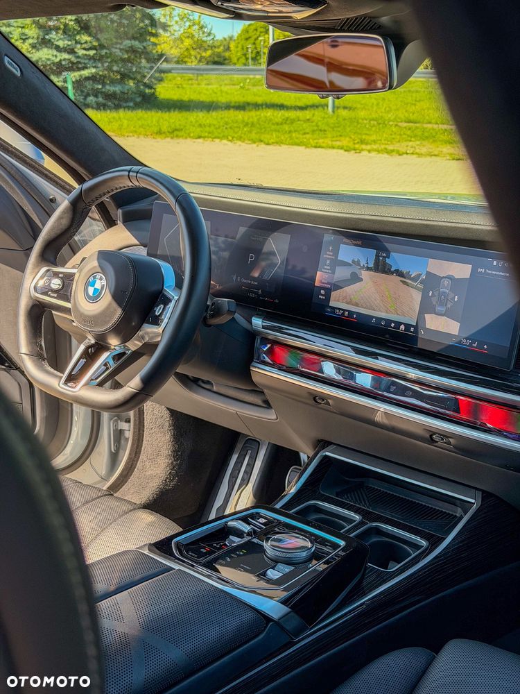 BMW Seria 7 730d xDrive mHEV - 19