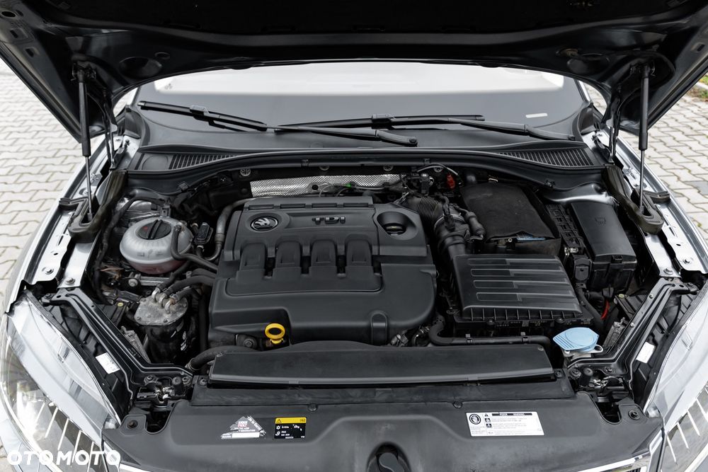 Skoda Superb 2.0 TDI DSG Ambition - 37