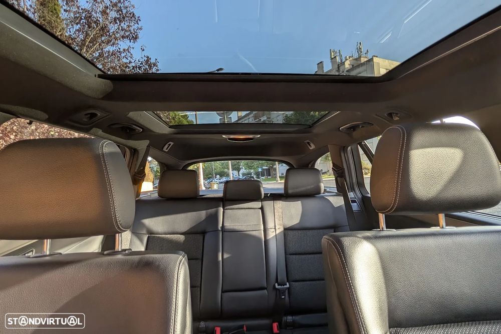 Mercedes-Benz E 300 Bluetec Hybrid Avantgarde - 23