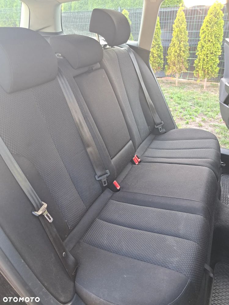 Volkswagen Passat - 14