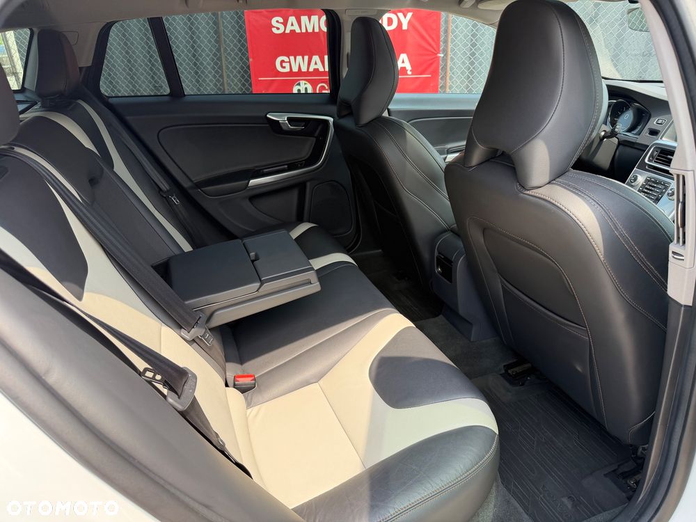 Volvo V60 Cross Country T5 AWD Geartronic Summum - 10