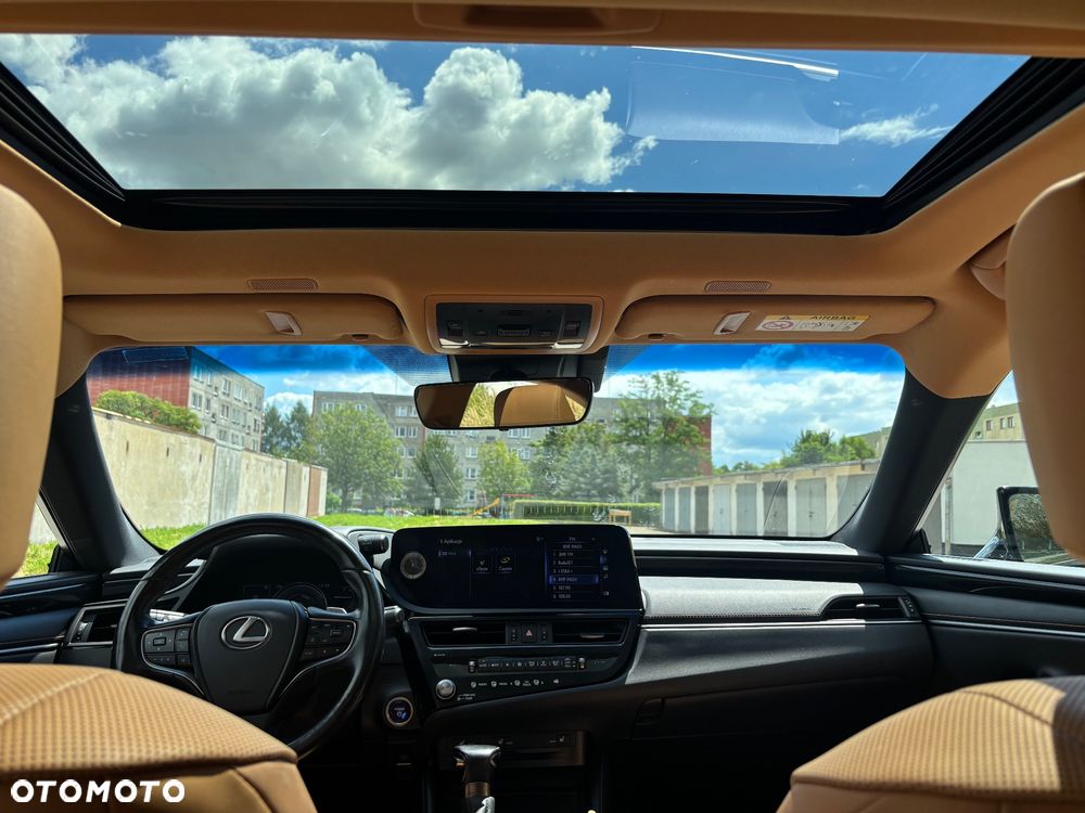 Lexus ES 300h Business Edition - 28