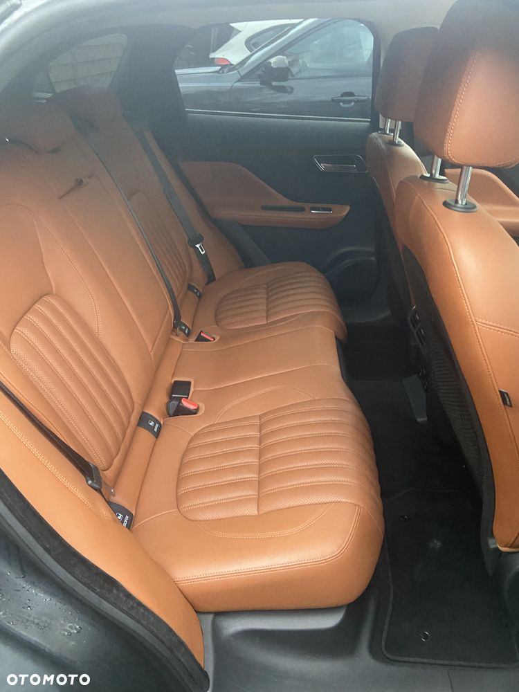 Jaguar F-Pace 20d AWD Portfolio - 9